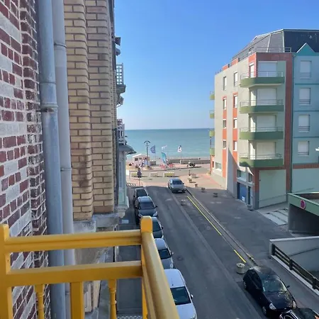 Apartment Avec Balcon Vue Mer, Equipe *